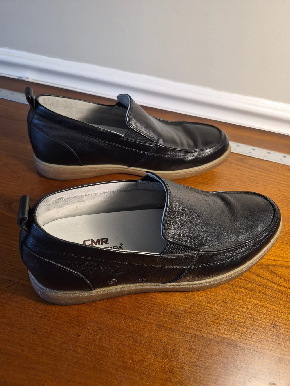 Men's Black Leather Slip-On Casual Loafers Size 8M (255/2.5 In Japan/Korea)